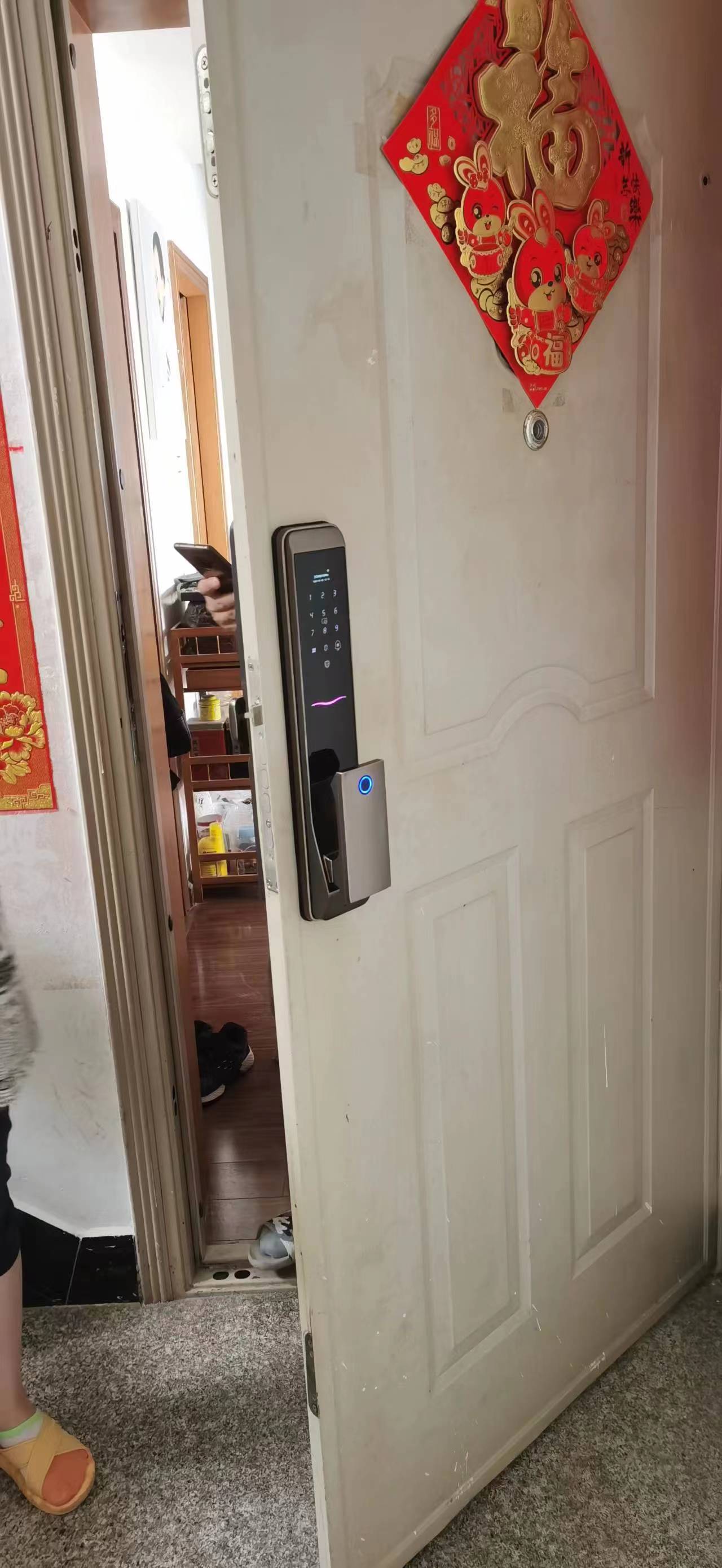 24小时上门服务开锁换锁修锁安装指纹密码锁