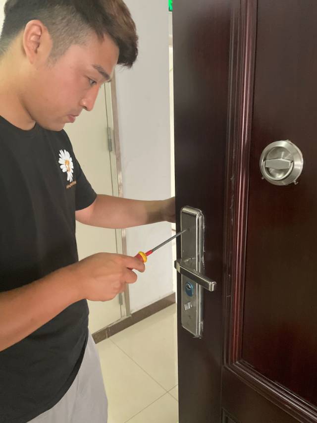 遵义开锁换锁配钥匙