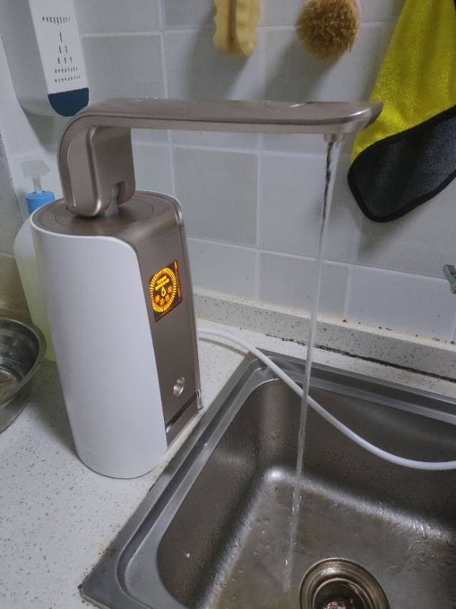 安装净水机，热水器，烟机