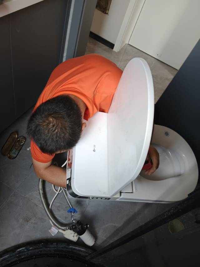 专修高端智能马桶卫浴洁具等。