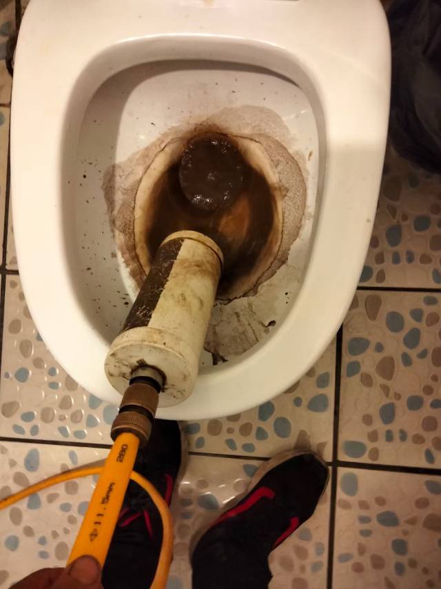 专业水电暖改造维修打压，下水道疏通，地暖暖气片清洗