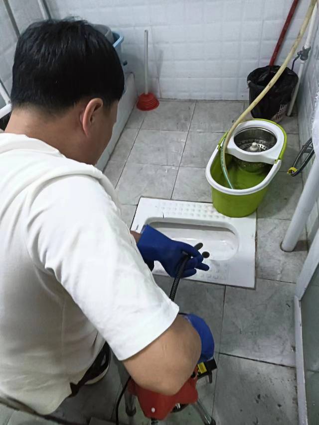 本市管道疏通，24小时服务