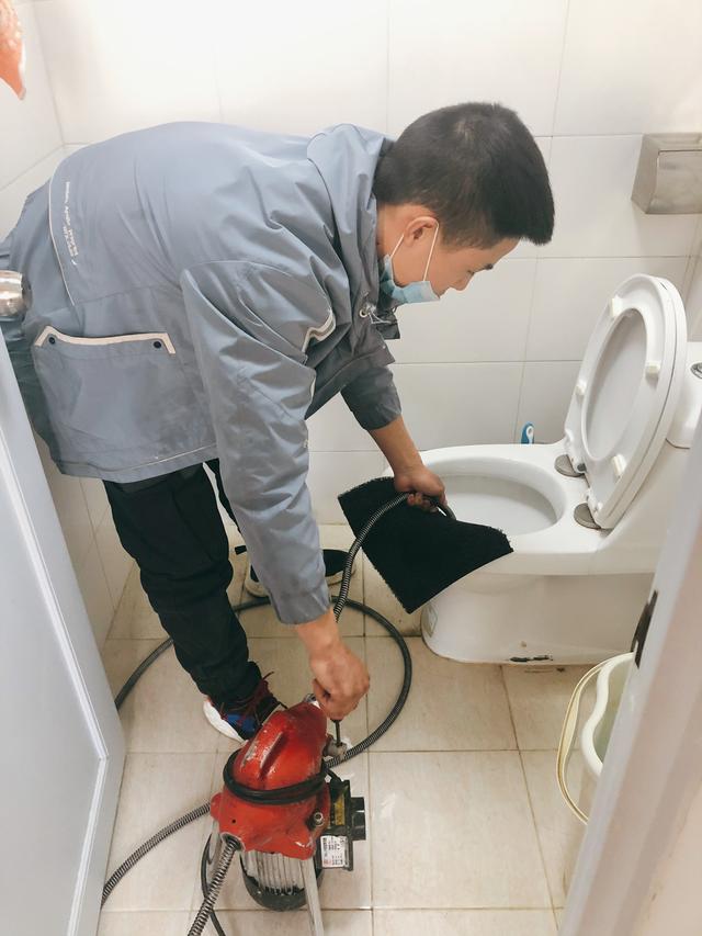 哈尔滨清理化粪池渗水井，高压清洗疏通管道
