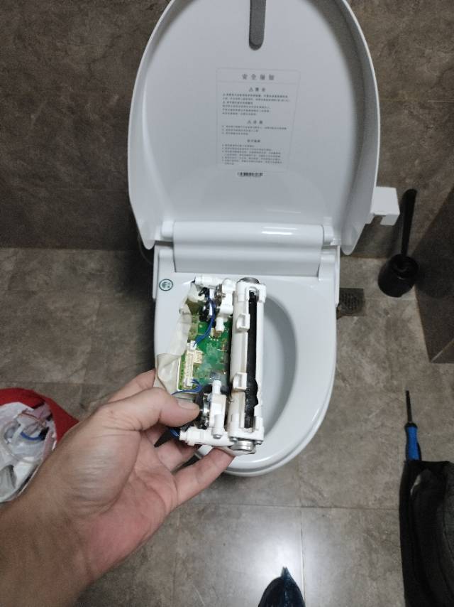 便洁宝智能马桶维修