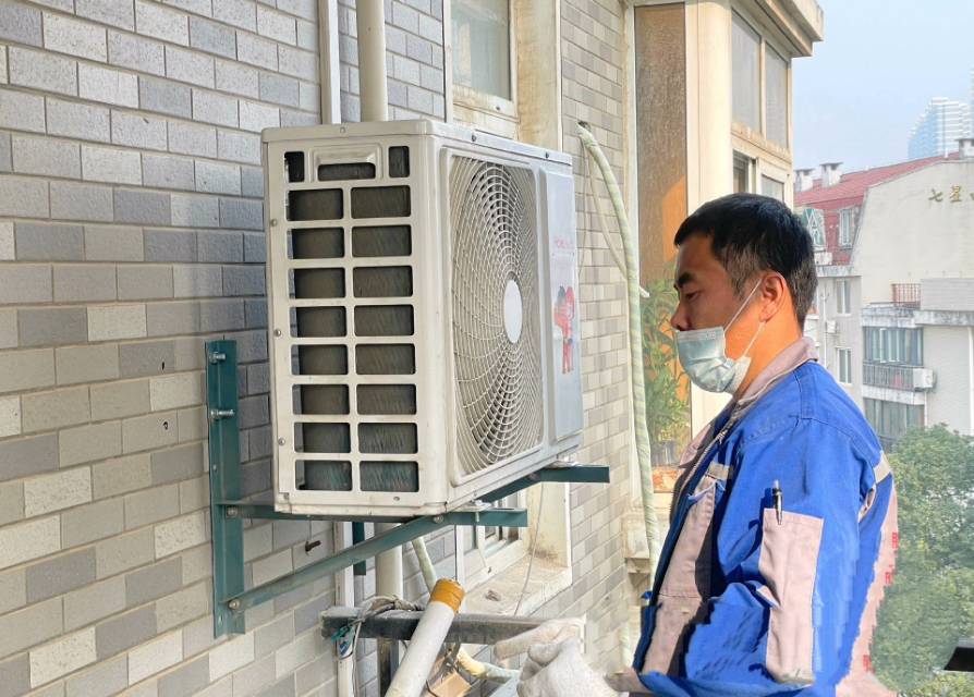 空调安装维修移机加氟。搬家搬厂