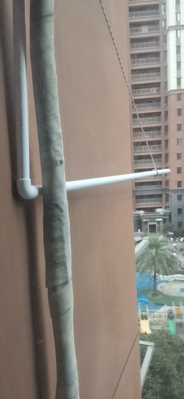 空调排水管延长到排水口（7楼）