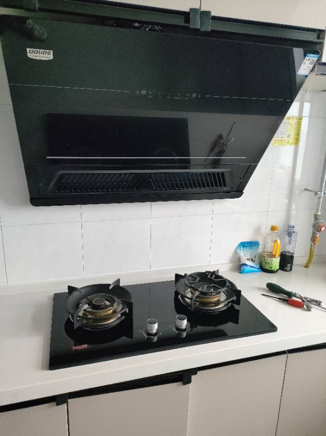 维修燃气灶，油烟机。