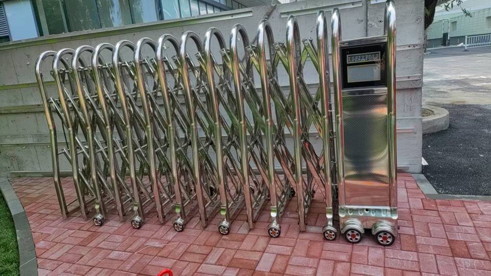 天津安装伸缩门，大门口伸缩门咨询电话
