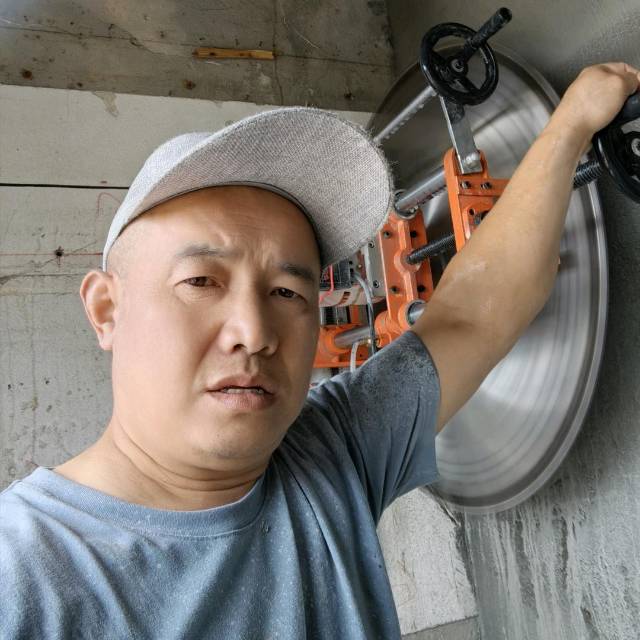 九江地区有需要混凝土切割门窗，各种混凝土结构切割的朋友欢迎耒电