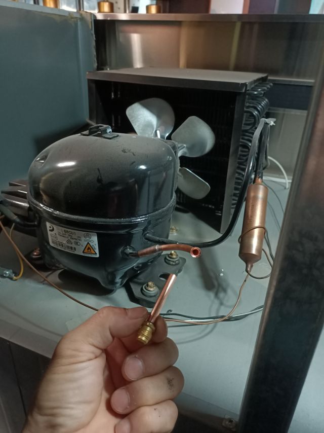空调维修，清洗，加氨，空调销售，空调回收