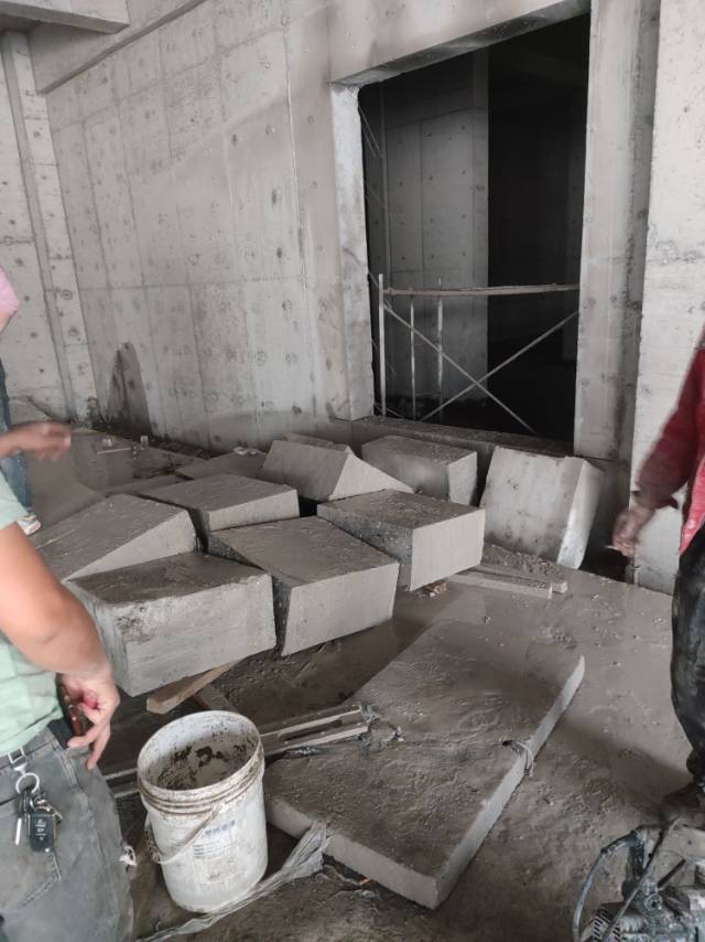 水钻开孔，混凝土切割拆除