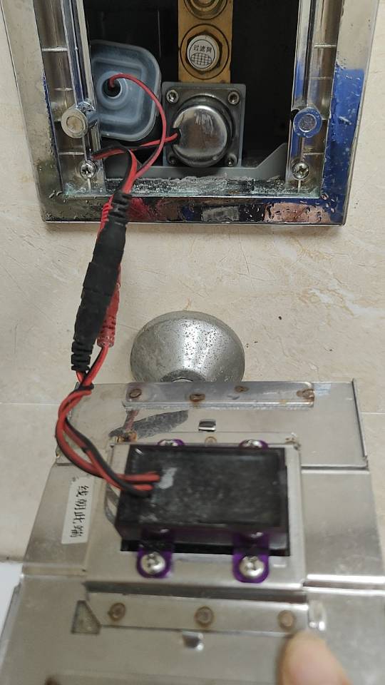 地漏疏通，马桶疏通。洗菜池疏通。各种管道疏通。马桶维修，台盆维修，洗菜池维修。水龙头维修