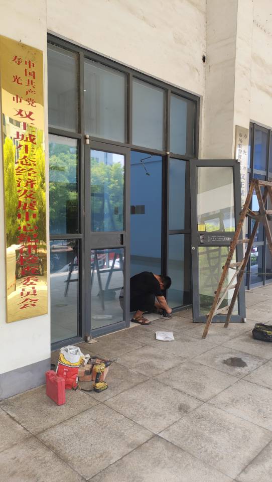 潍坊肯德基门，玻璃推拉门，安装维修保养厂家