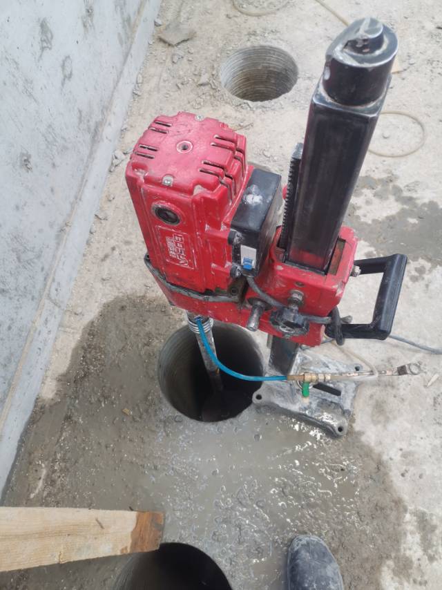 专业钻孔，切割，拆除。技术一流，设备先进，服务满意。