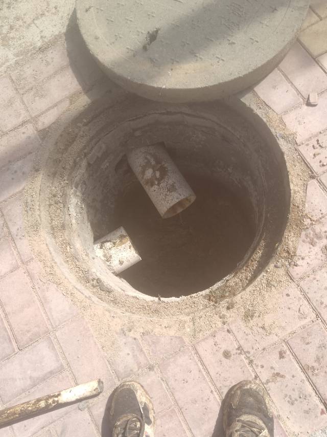 专业管道疏通，马桶。洗菜池，地漏，水龙头，安装维修。