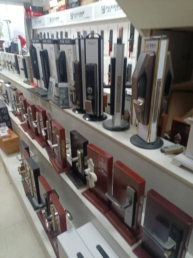 附近开锁换锁修锁指纹锁密码锁锁芯安装