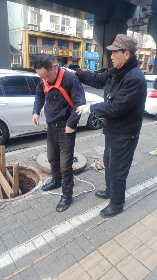 洛阳通下水道24小时快速上门疏通马桶