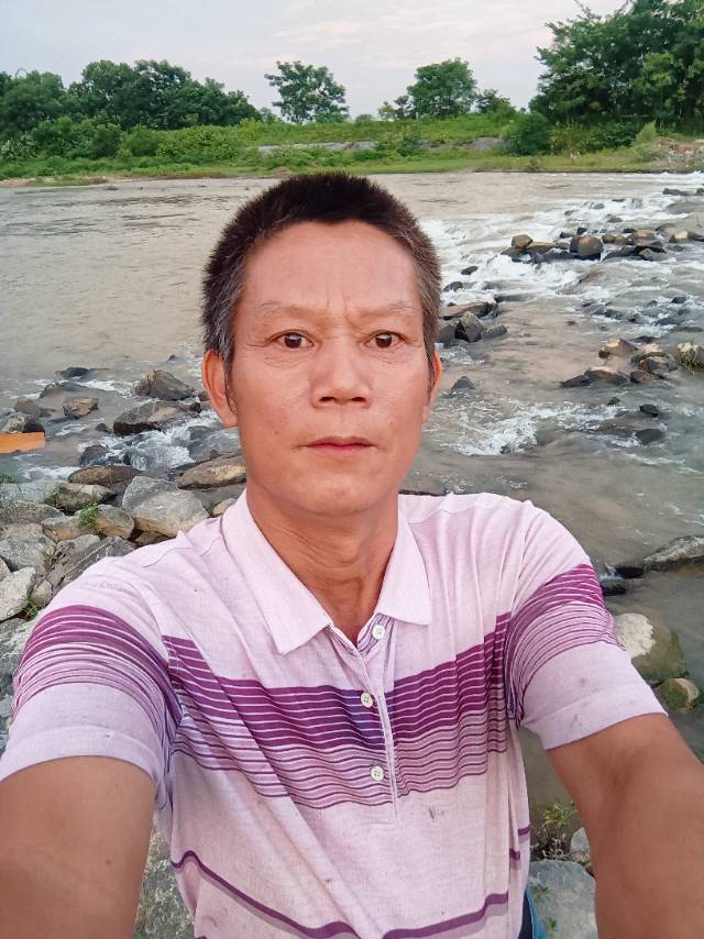 专业家电清洗维修，空调安装，拆移维修加雪种，空调冰箱洗衣机热水器太阳能，各种家电精修，上门服务