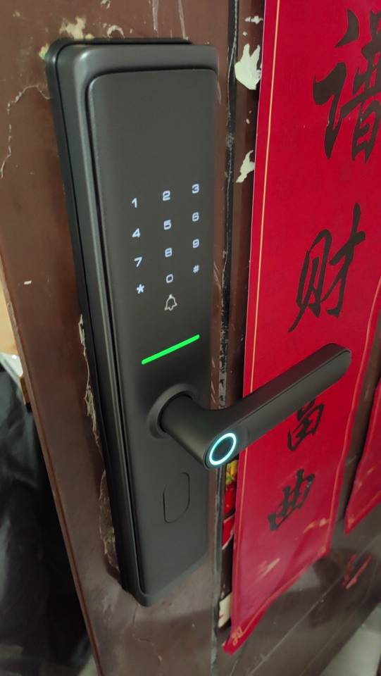 开锁换锁。汽车钥匙。保险柜，指纹锁。
