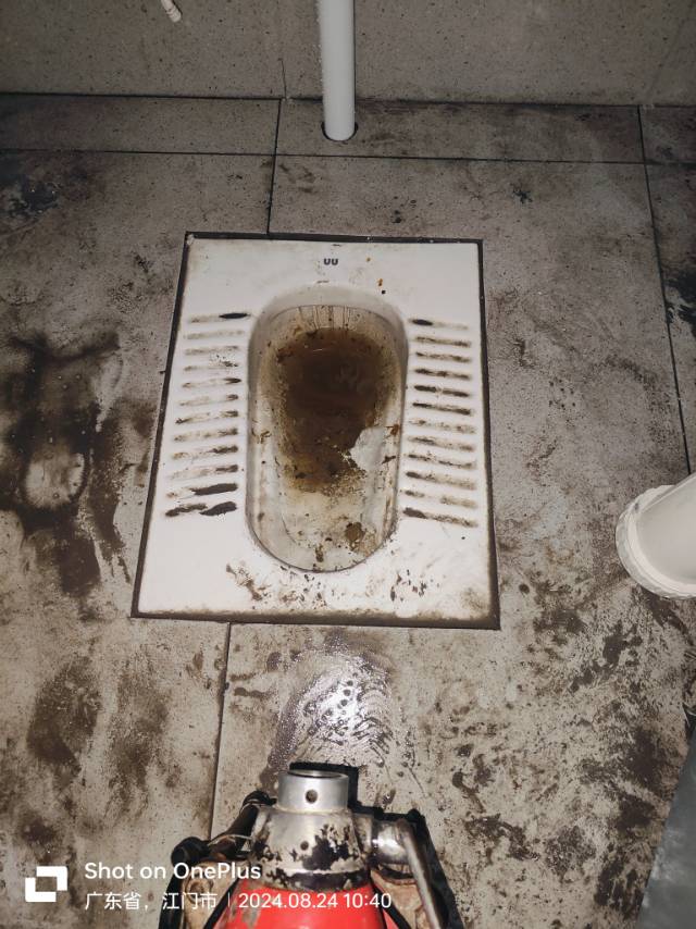 疏通厕所下水道，高压清洗，清理化粪池