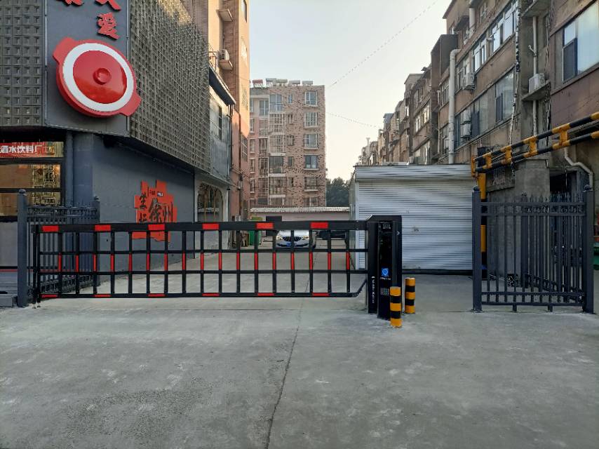 专业的队伍，批发安装各类门窗