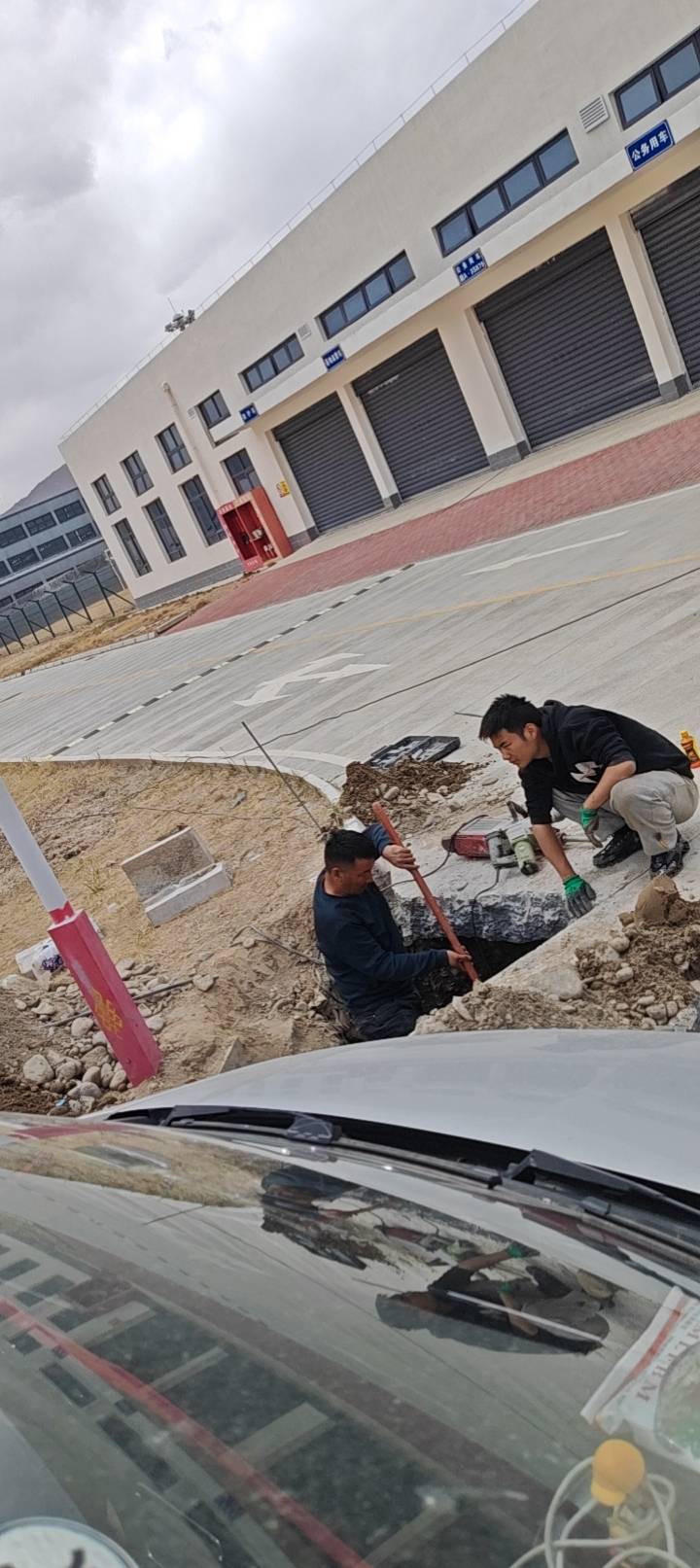 拉萨各种管网漏水，卫生间厨房等漏水定位.维修解决一切漏水问题。