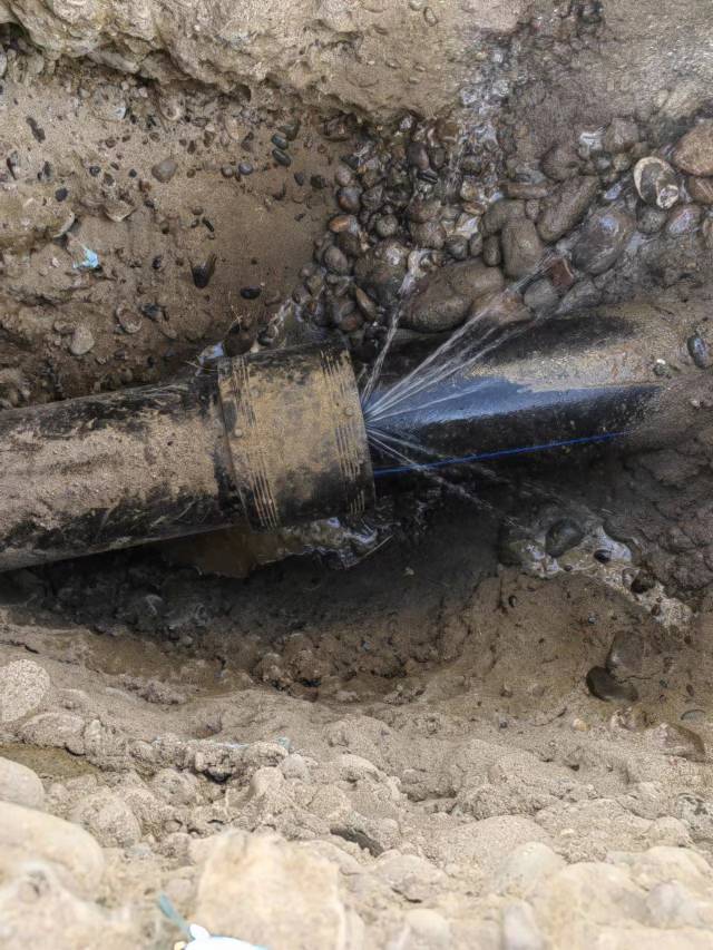 拉萨各种管网漏水，卫生间厨房等漏水定位.维修解决一切漏水问题。