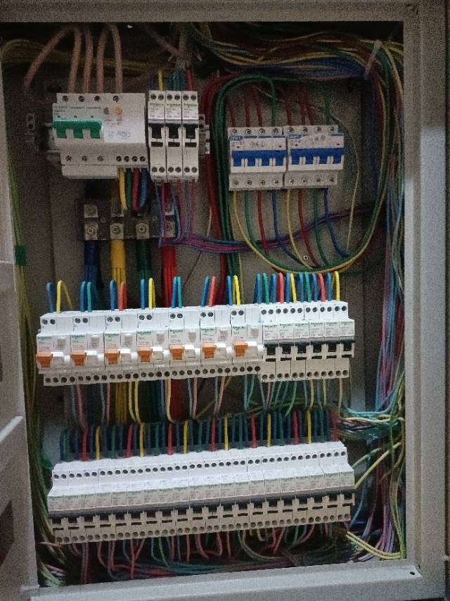 店里维修