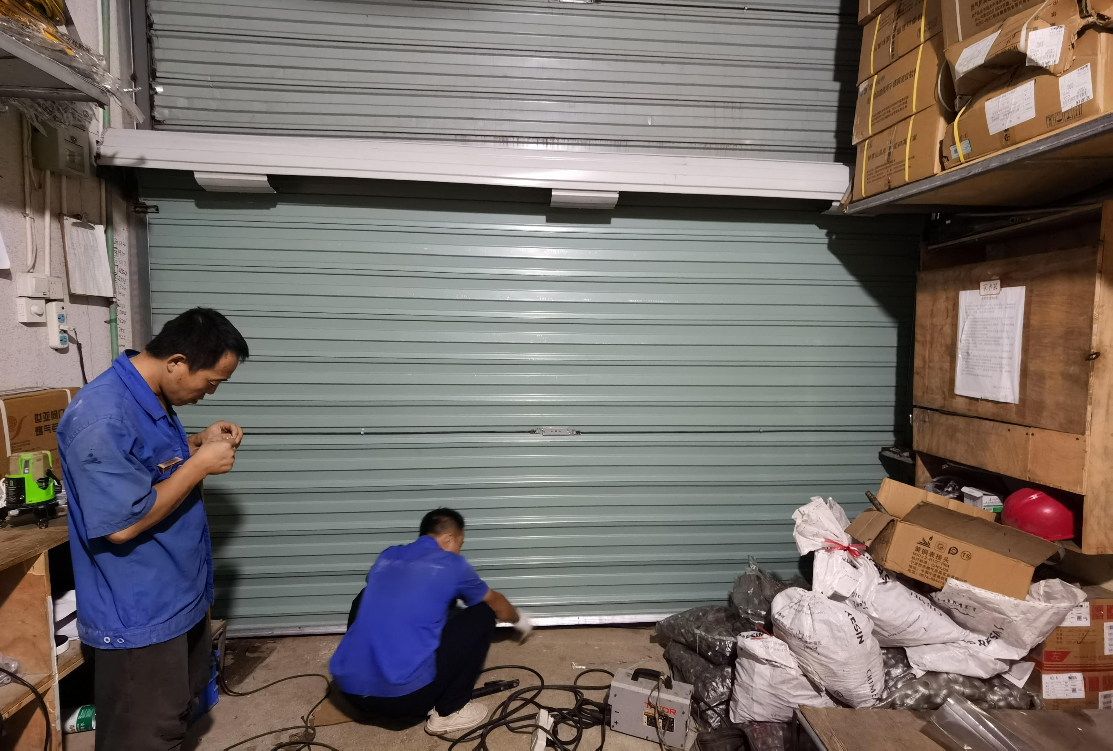 宁波卷帘门维修，电动门，车库门，商铺门，厂区大门等24小时维修随叫随到
