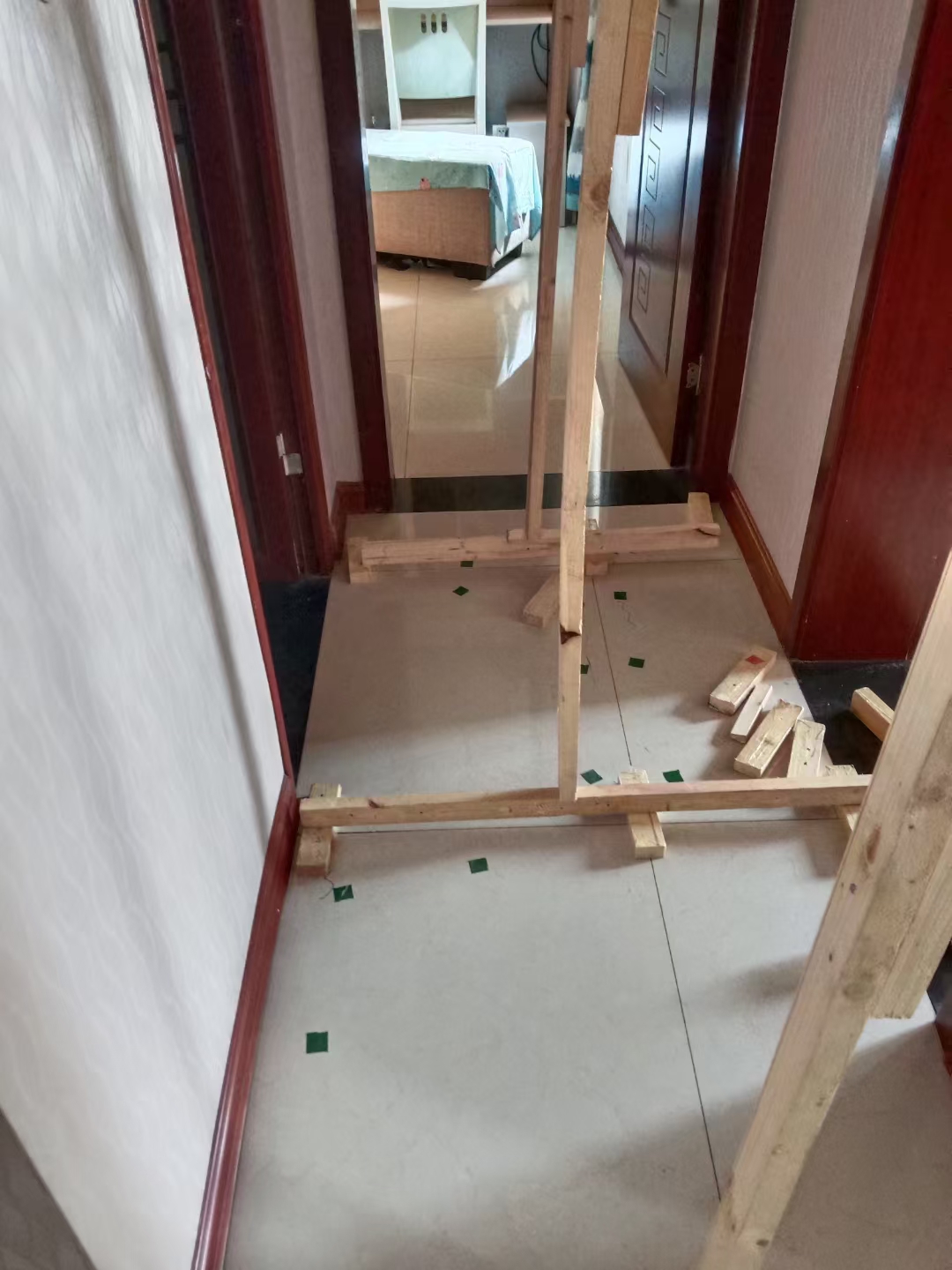 专业维修瓷砖空鼓翘边脱落无痕修复免费上门检测