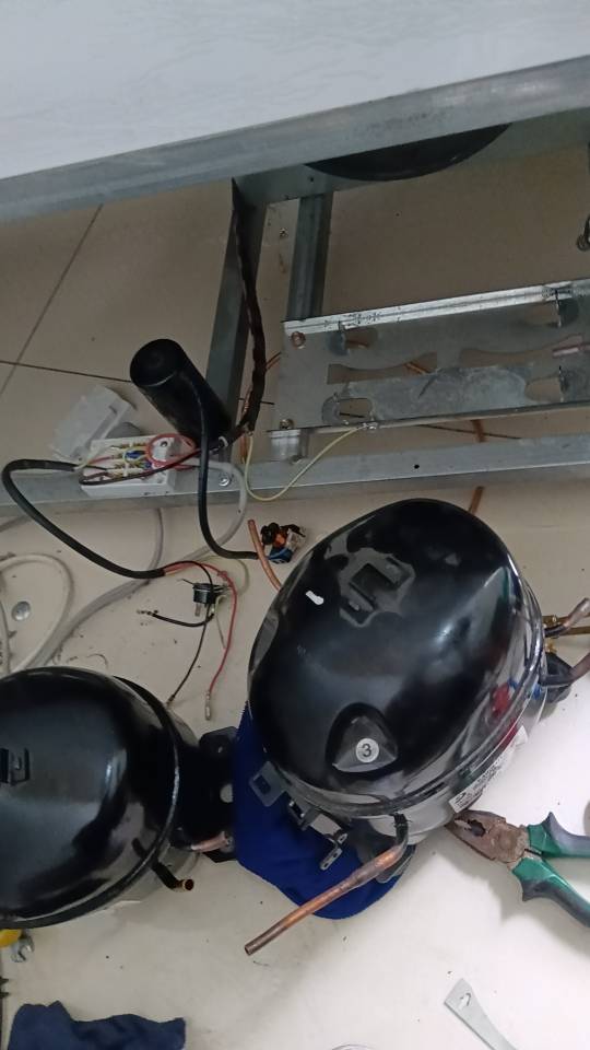 为客户维修展示柜