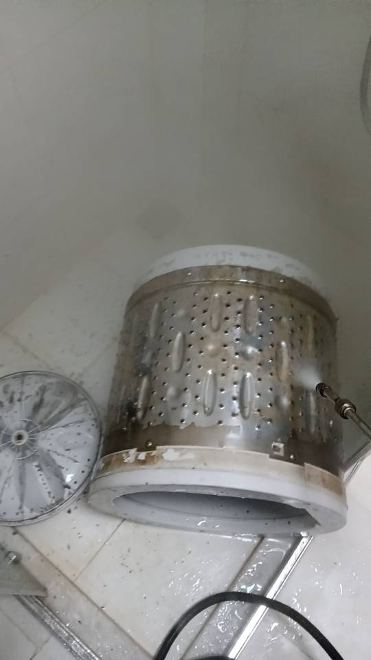 上门为客户清洗波轮洗衣机