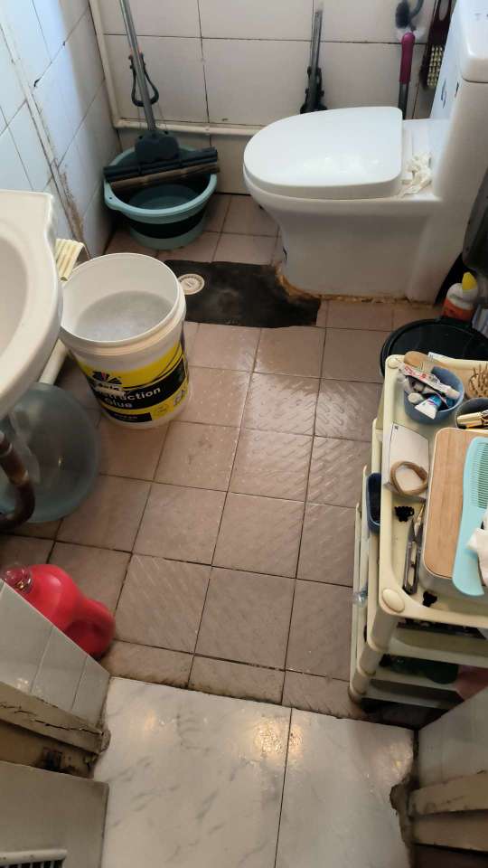 专修新旧屋面，室内卫生间，外墙各种疑难杂症防水！