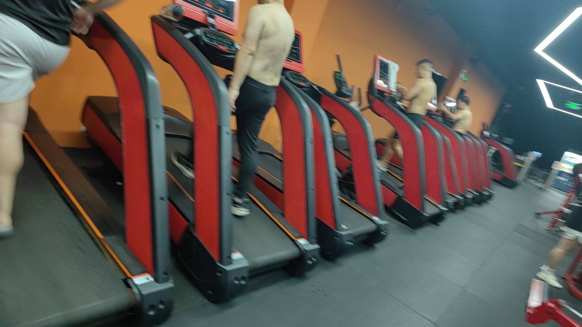 维修跑步机