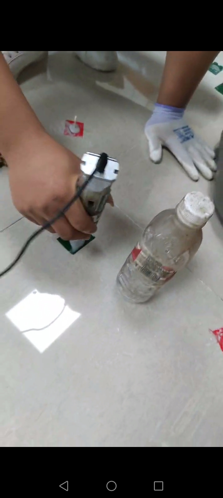 墙面瓷砖空鼓打钉加固地面空鼓注胶无痕修复