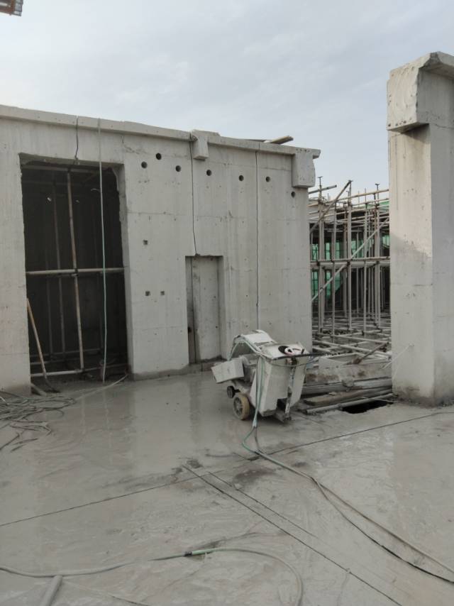 混凝土切割拆除桥梁切割绳距切割墙体切割开门洞路面开槽水钻打孔过路孔