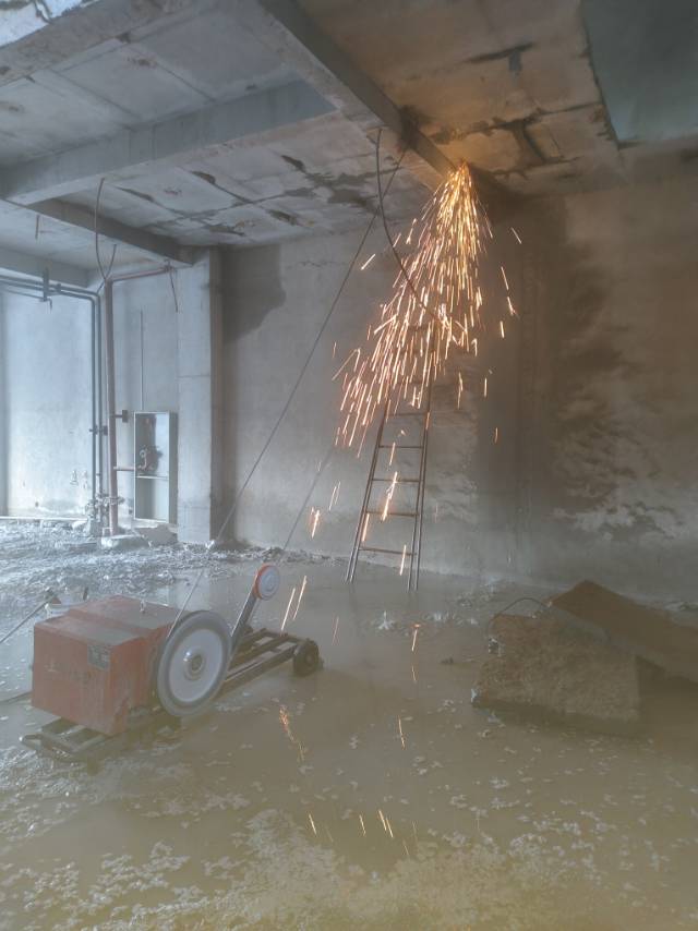 混凝土切割拆除桥梁切割绳距切割墙体切割开门洞路面开槽水钻打孔过路孔