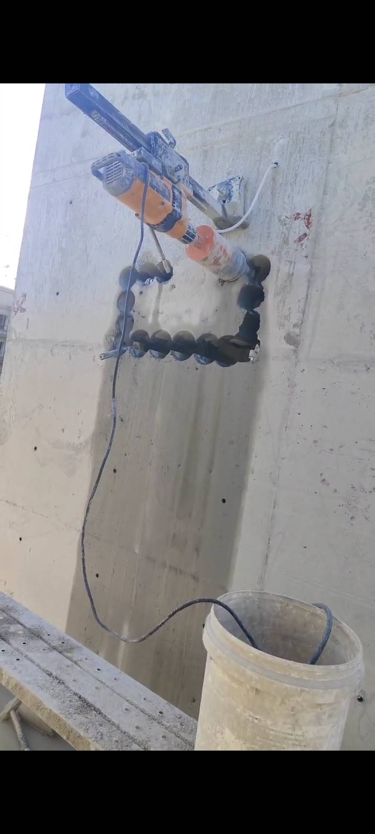 混凝土切割拆除桥梁切割绳距切割墙体切割开门洞路面开槽水钻打孔过路孔