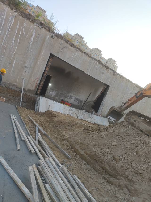 混凝土切割拆除桥梁切割绳距切割墙体切割开门洞路面开槽水钻打孔过路孔