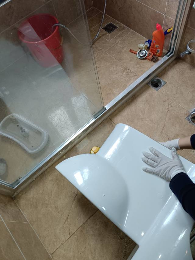 马桶返臭维修