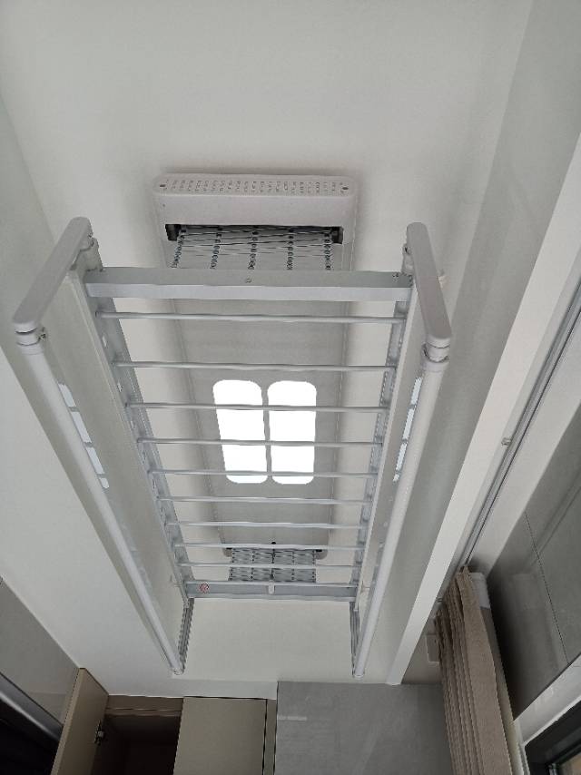 专业电工安装位置灯具浴霸窗帘晾衣架等