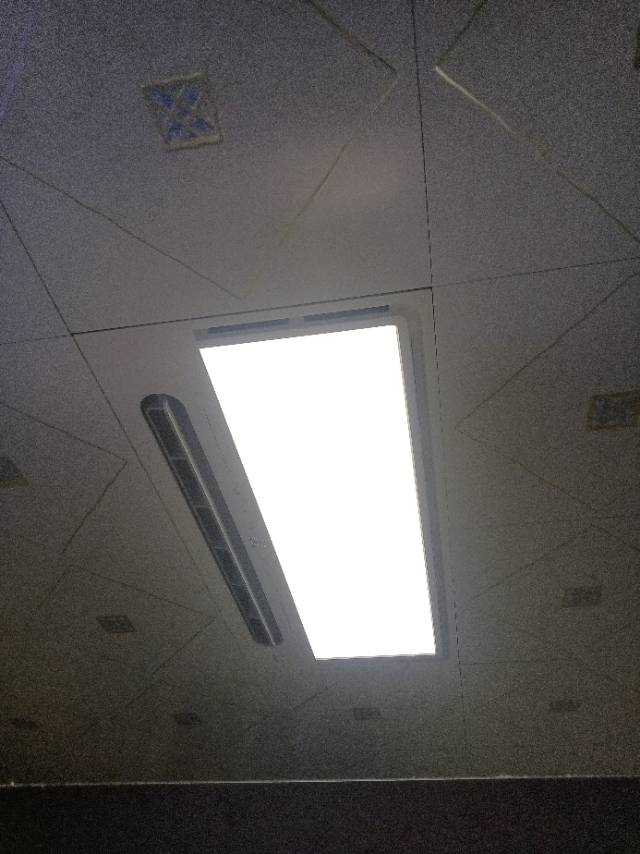 专业电工安装位置灯具浴霸窗帘晾衣架等