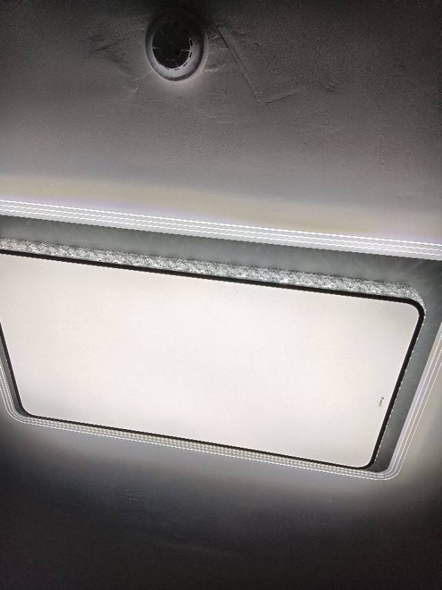 专业电工安装位置灯具浴霸窗帘晾衣架等