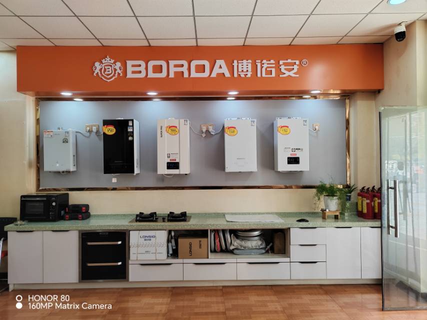 自适应全预混壁挂炉，360度然烧，节气20%，恒温洗浴，远程操控，环保，节能，安全。