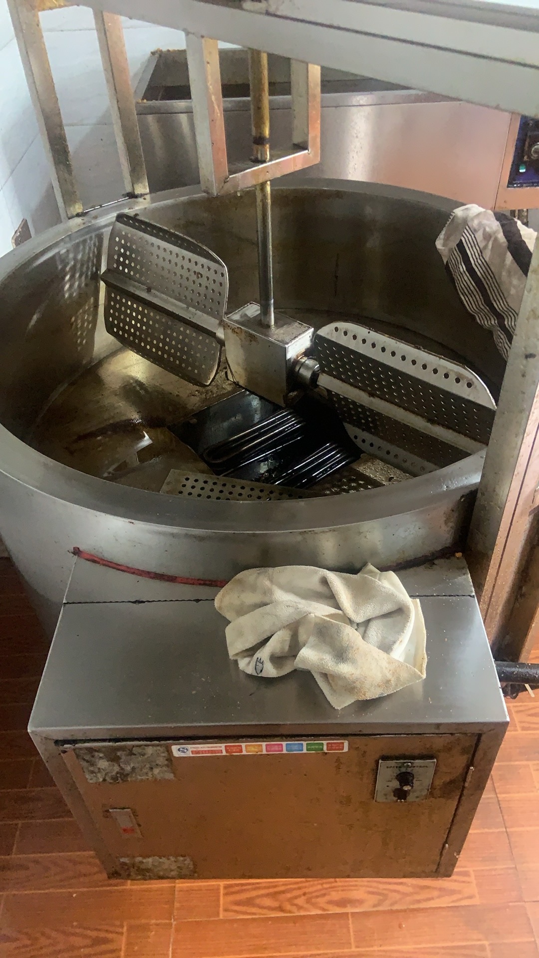 寻找油炸锅师傅急修