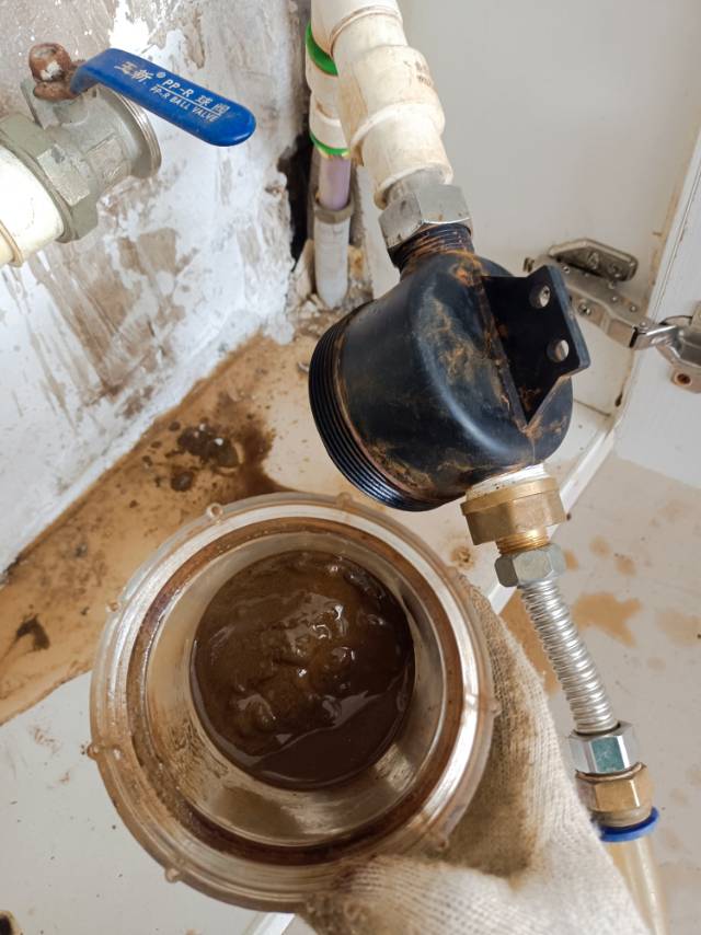 地暖，暖气片清洗维修更换阀门分水器