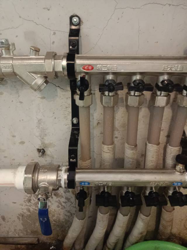 地暖，暖气片清洗维修更换阀门分水器