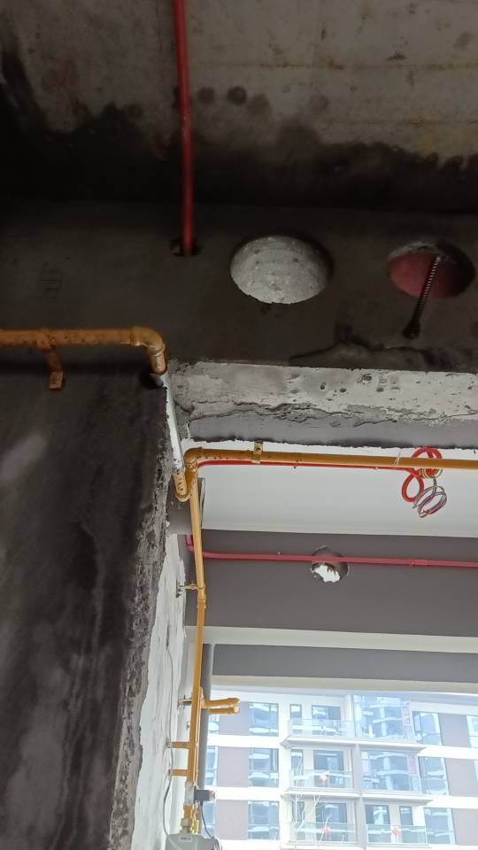 混凝土切割。锚索引孔。