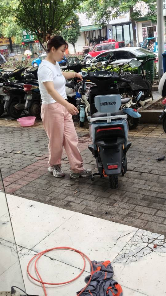 电动车维修。水电维修。门锁维修。下水道疏通。安装灯