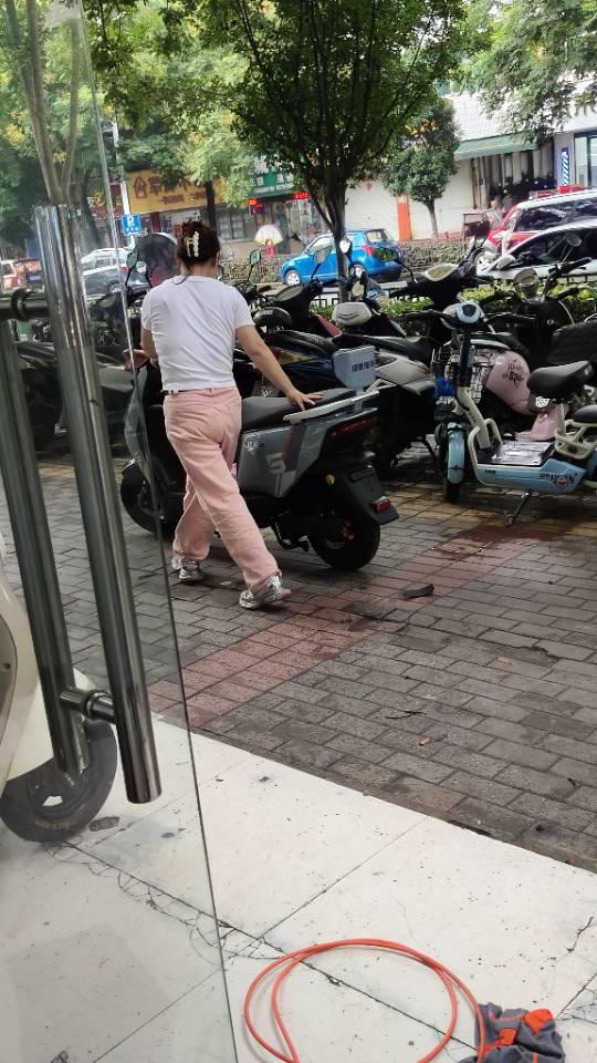 电动车维修。水电维修。门锁维修。下水道疏通。安装灯